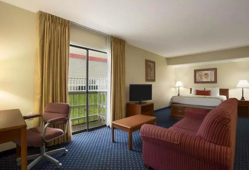 Deluxe Suite King Bed, Affordable Suites Of America Grand Rapids
