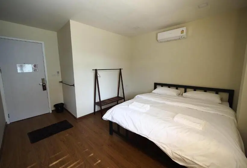 اتاق استاندارد با سرویس بهداشتی مشترک, More Than Sleep Hostel Pak Chong  Khao Yai