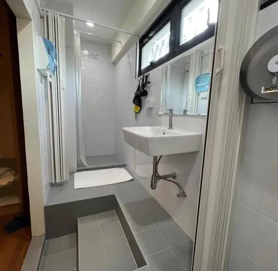 اتاق استاندارد چهار تخته, More Than Sleep Hostel Pak Chong  Khao Yai