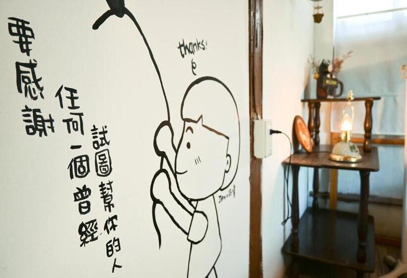 اتاق استاندارد با سرویس بهداشتی مشترک, Here Sleep Guesthouse