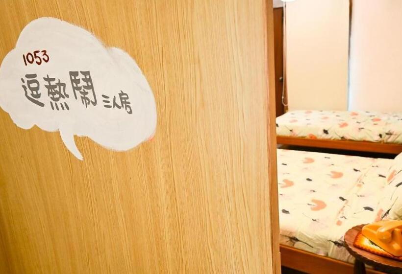 اتاق استاندارد سه تخته با سرویس بهداشتی مشترک, Here Sleep Guesthouse