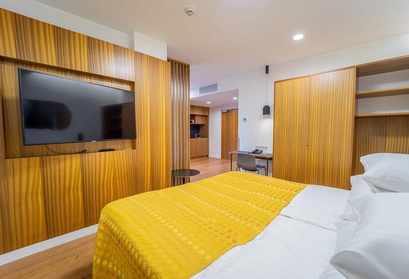 استودیوی استاندارد, Hestia Hotel Kentmanni