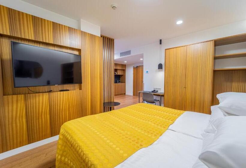 استودیوی استاندارد, Hestia Hotel Kentmanni