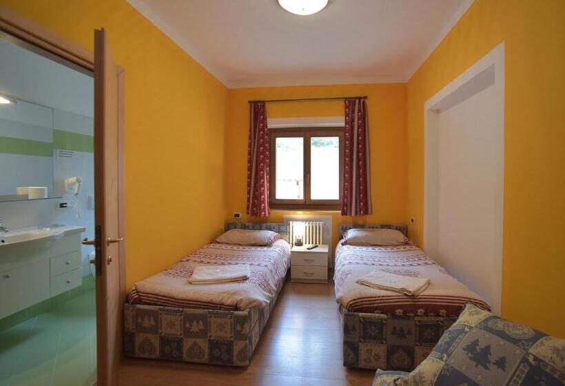 标准三人间, Rifugio Fedaia