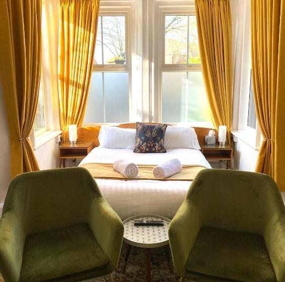 غرفة قياسية, The Cedars Ashby