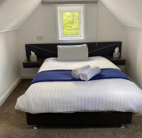 غرفة قياسية فردية, The Cedars Ashby