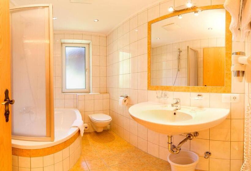 اتاق استاندارد چهار تخته, Pension Sonnleitn