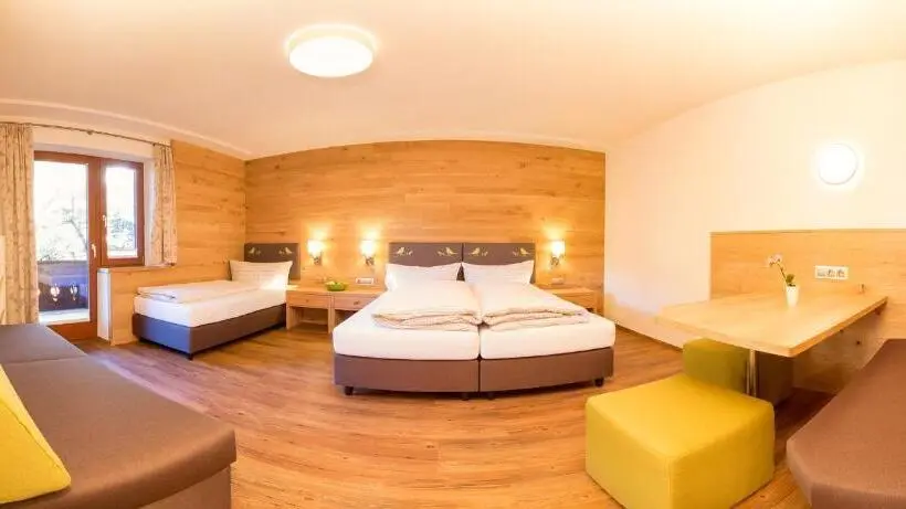 Standard Neljän Hengen Huone, Pension Sonnleitn