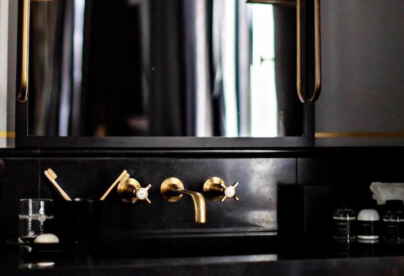 Connecting 1 Bedroom Apartment