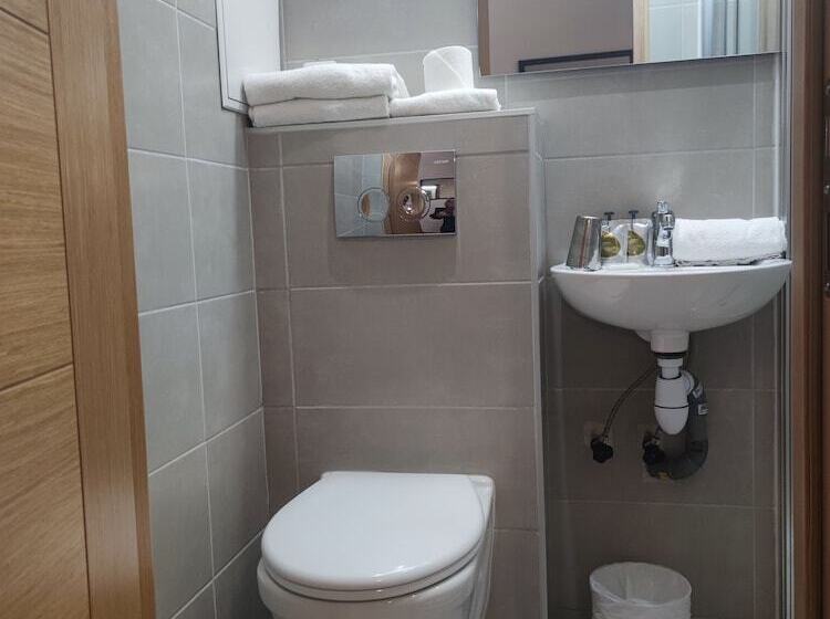 اتاق استاندارد, Hôtel Le National Clichy Paris