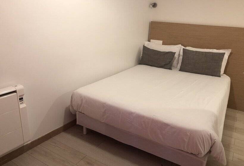 اتاق استاندارد, Hôtel Le National Clichy Paris