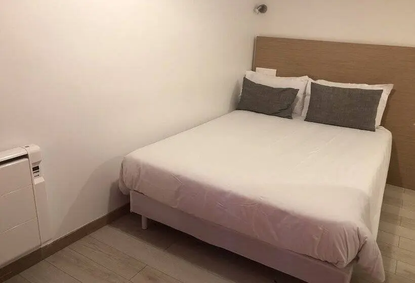 اتاق استاندارد, Hôtel Le National Clichy Paris