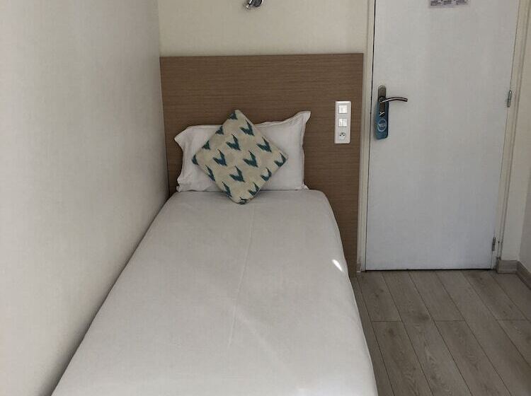 اتاق استاندارد, Hôtel Le National Clichy Paris