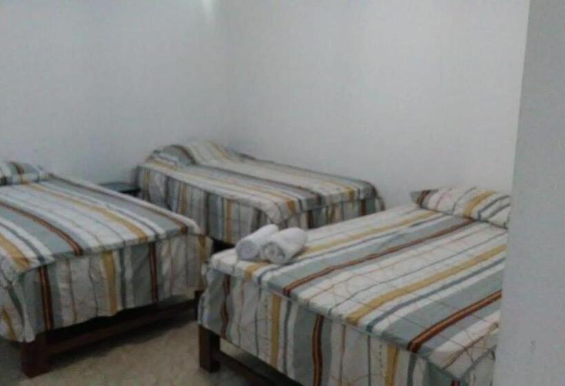 اتاق استاندارد چهار تخته, Olas Inn