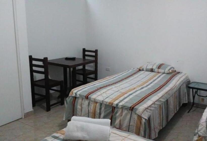 اتاق استاندارد چهار تخته, Olas Inn