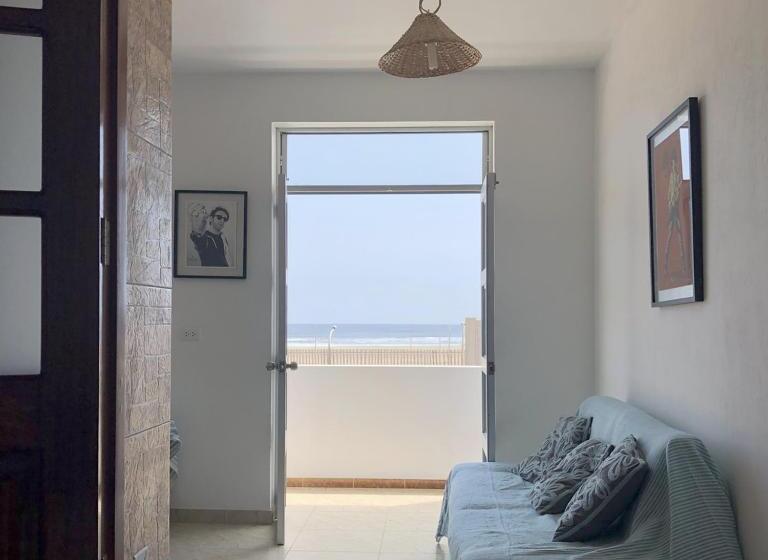 استودیوی لوکس, Olas Inn