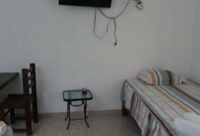 اتاق خانوادگی, Olas Inn