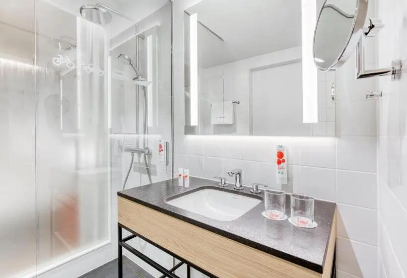 Superior-huone, Intercityhotel Hamburg Barmbek