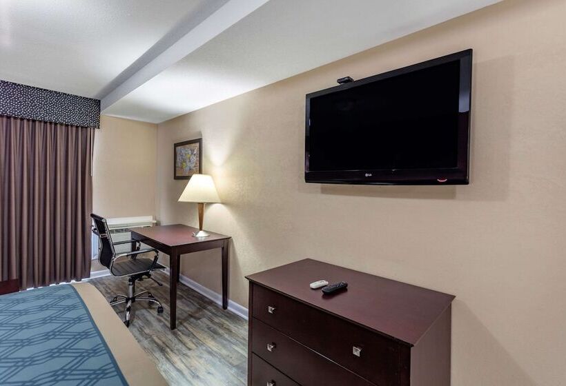 Люкс, Econo Lodge Inn & Suites Old Saybrook  Westbrook