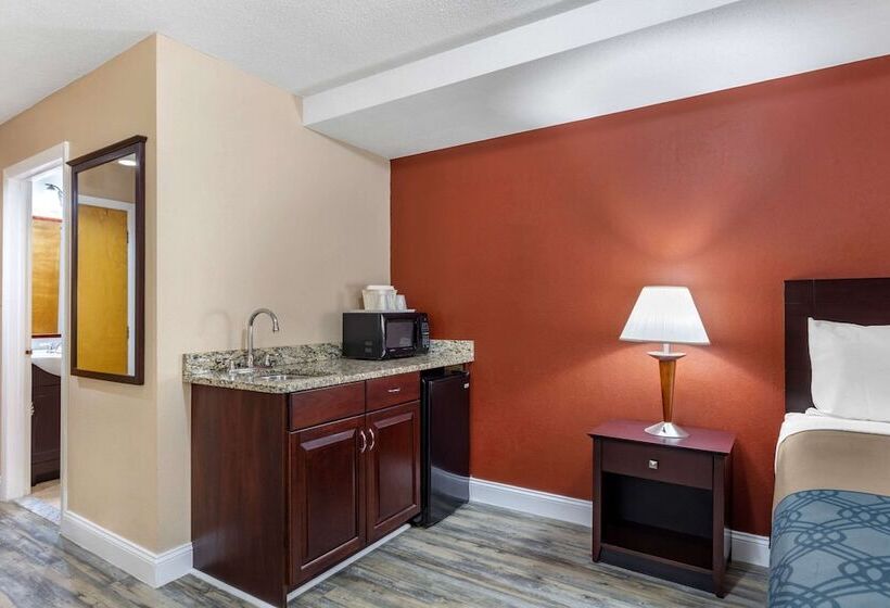 Люкс, Econo Lodge Inn & Suites Old Saybrook  Westbrook