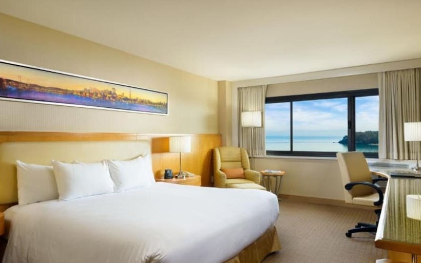 Номер Deluxe Кровать Кинг, Hilton San Francisco Airport Bayfront