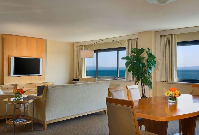 스위트 킹사이즈 침대, Hilton San Francisco Airport Bayfront