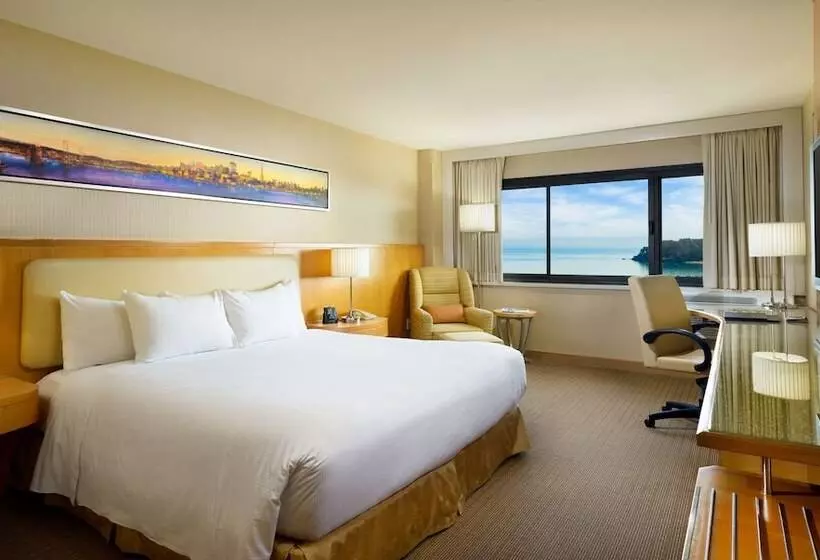 سوئیت با تخت بزرگ, Hilton San Francisco Airport Bayfront