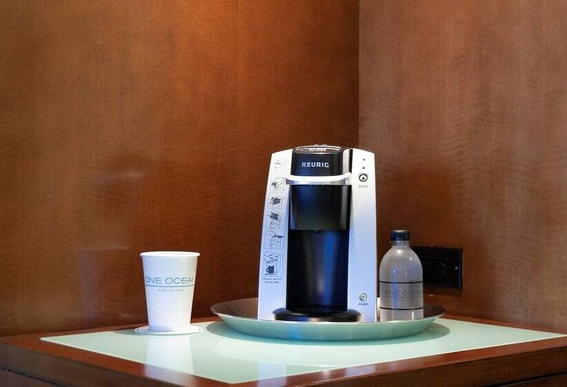 غرفة سوبيريور مطلّة علي البحر مزودة بشُرفة, One Ocean Resort And Spa