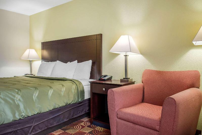 キングサイズベッドのスタンダードルーム, Quality Inn Bloomington Near University