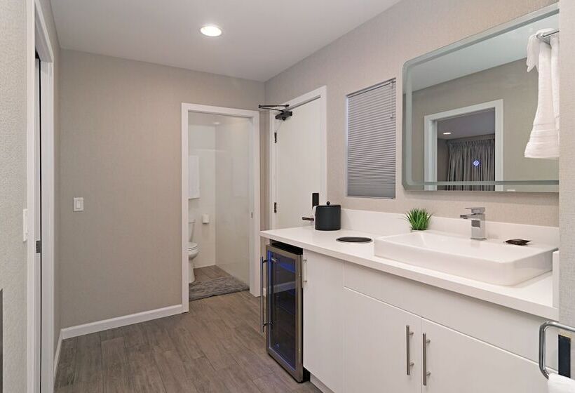 מיטת קינג בסוויטה, Sands Of La Jolla