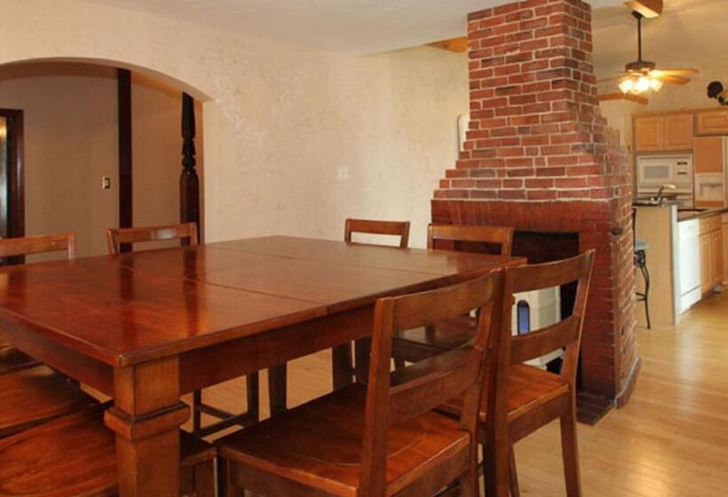 带大床的套房, Sea Cliff House Motel