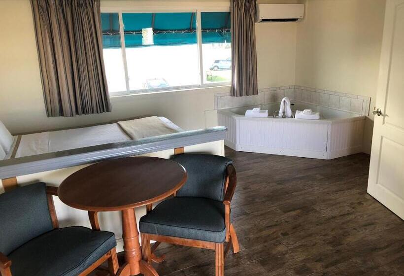 带大床的标准工作室, Sea Cliff House Motel