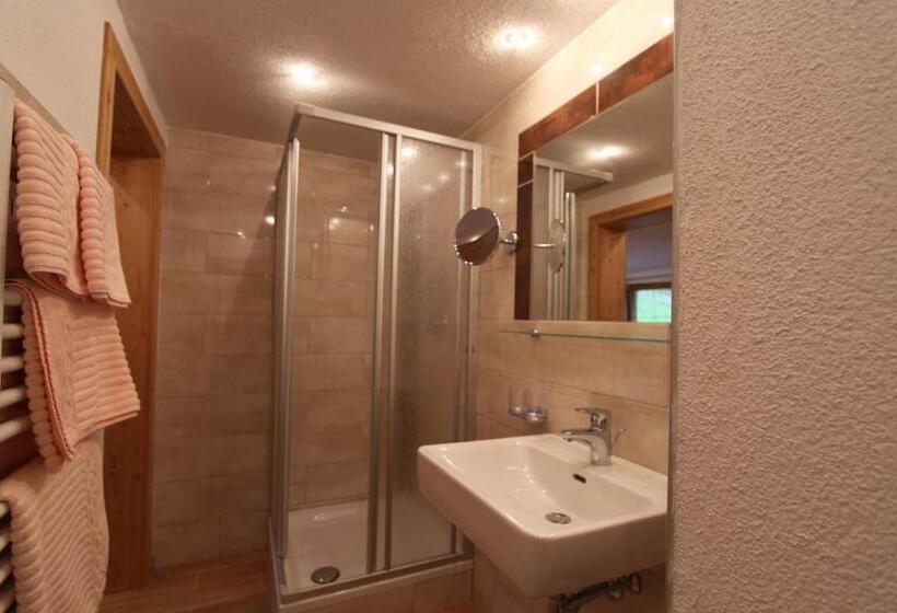 غرفة عائلية, Pension Waldesruh