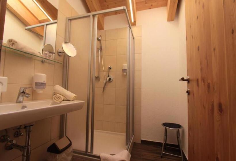 غرفة عائلية, Pension Waldesruh