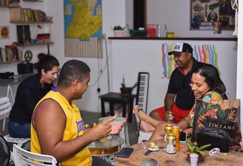 اتاق خانوادگی با سرویس بهداشتی مشترک, Puleiro Hostel