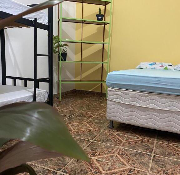 اتاق استاندارد چهار تخته, Puleiro Hostel