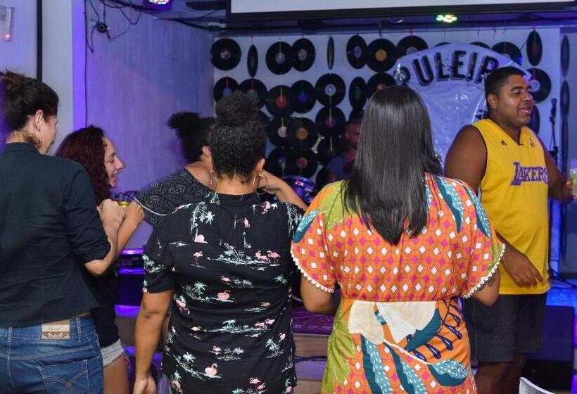 اتاق استاندارد چهار تخته, Puleiro Hostel