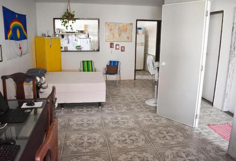 استودیوی استاندارد, Puleiro Hostel