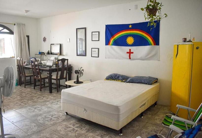 استودیوی استاندارد, Puleiro Hostel