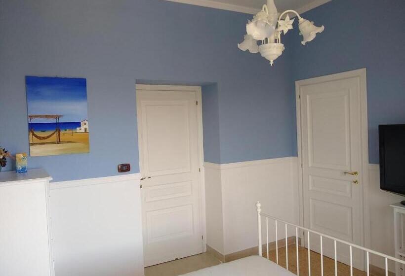 اتاق لوکس با چشم‌انداز دریا, La Finestra Sul Mare