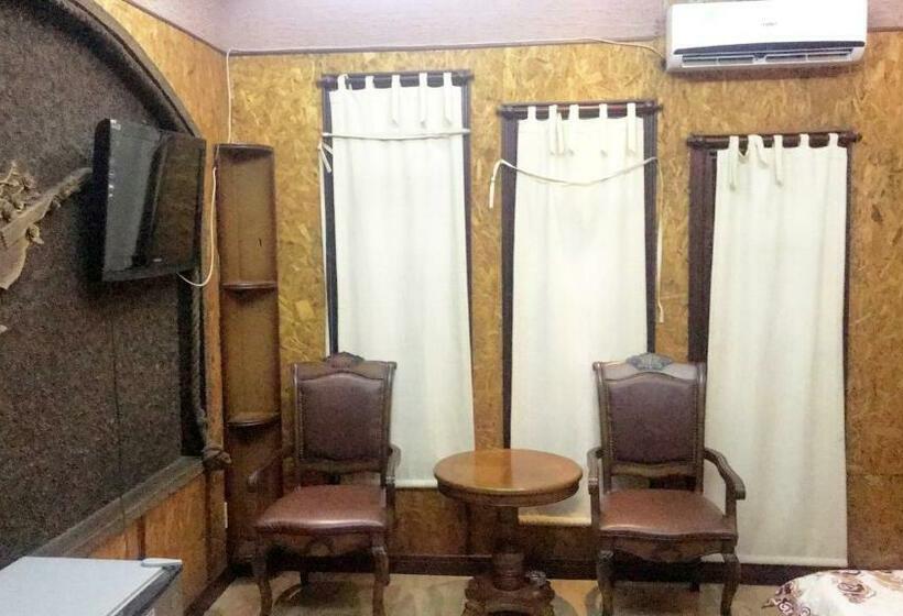 اتاق لوکس, Nhật Vân 1