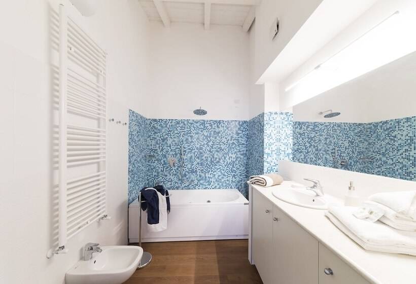 سوئیت با وان آب گرم, Agave In Citta