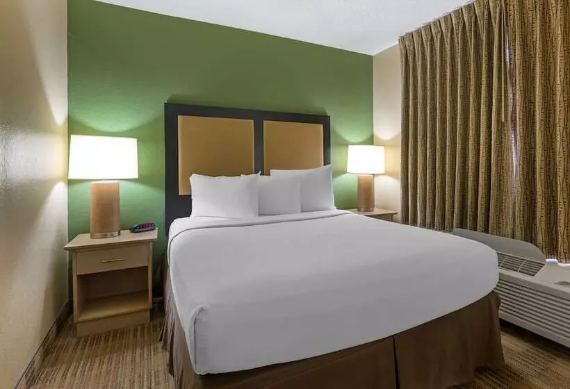 استودیوی لوکس, Extended Stay America Suites Melbourne Airport