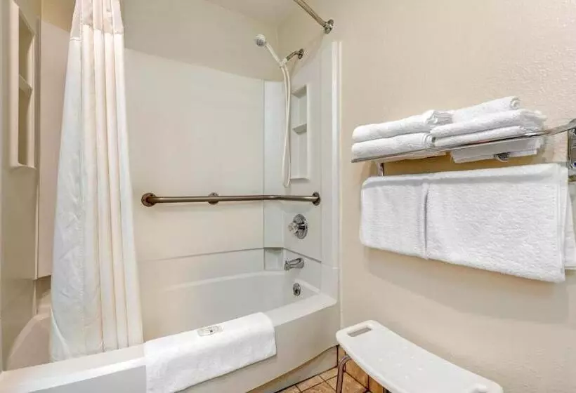 身障者適用スタンダードルーム, Quality Inn Fort Wayne