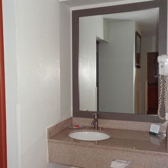 اتاق استاندارد با 2 تخت دوبل, Quality Inn & Suites Raleigh North