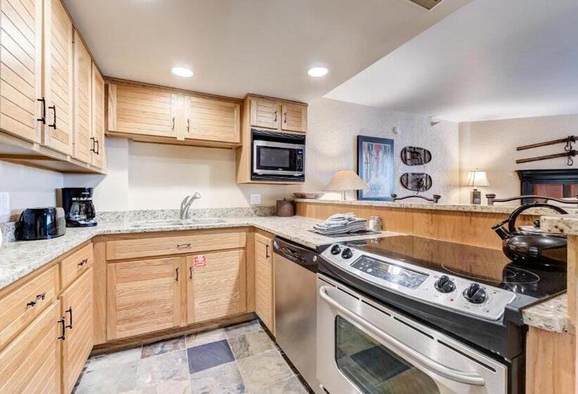 スタンダードスタジオ, Silver King By All Seasons Resort Lodging