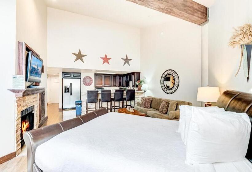 スタンダードスタジオ, Silver King By All Seasons Resort Lodging