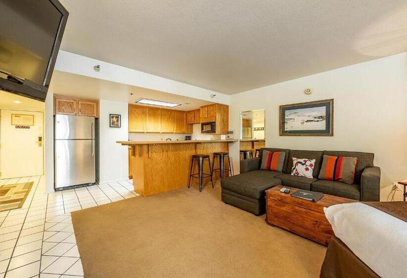 スタンダードスタジオ, Silver King By All Seasons Resort Lodging