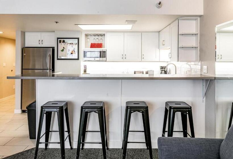 スタンダードスタジオ, Silver King By All Seasons Resort Lodging