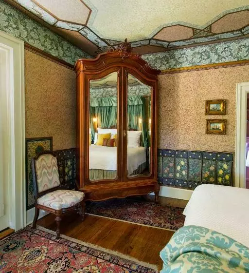 اتاق استاندارد, Simpson House Inn